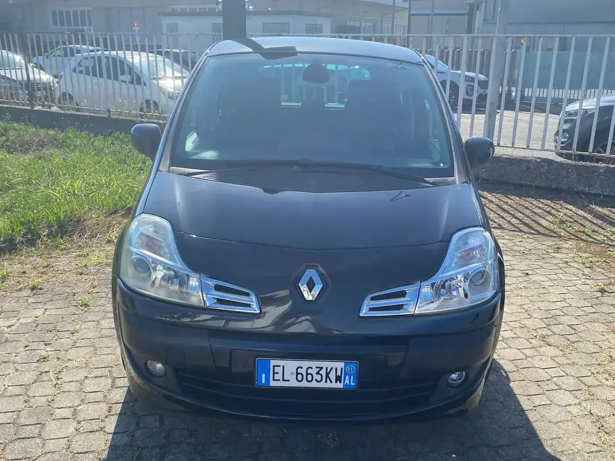 Usata Renault Modus 75 CV (55 kW) 2011 Nero Monovolume