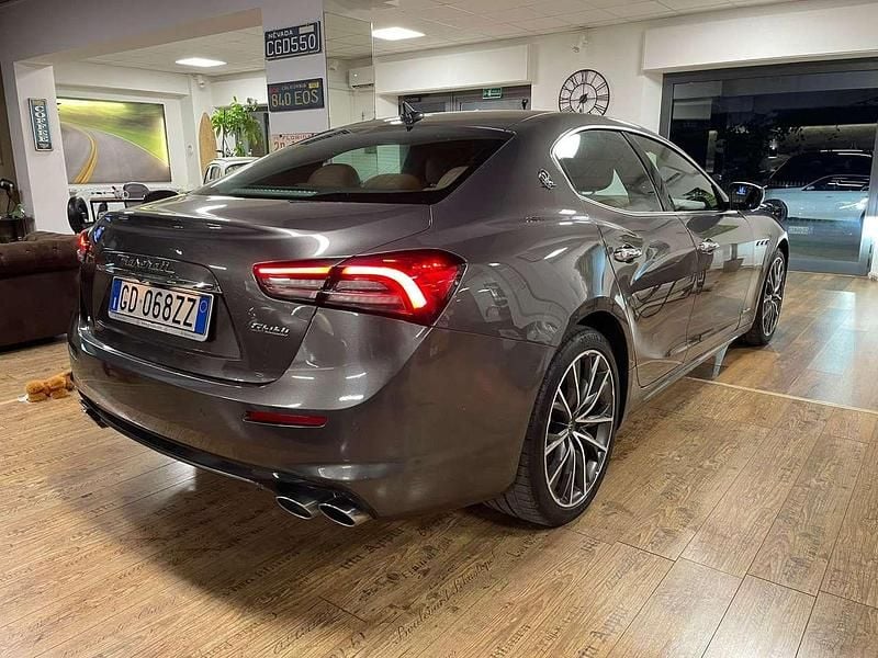 Usata Maserati Ghibli GranLusso 330 CV (242 kW) 2021 Grigio Berlina