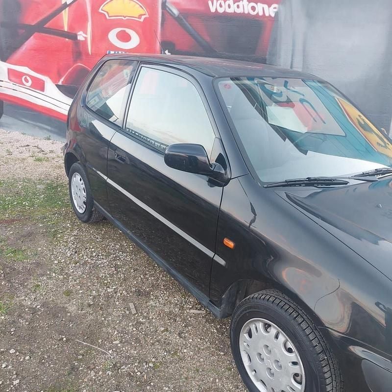 Usata Honda Logo 65 CV (47 kW) 2000 Nero Utilitaria