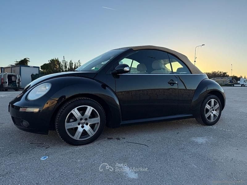 Usata VW Beetle 105 CV (77 kW) 2007 Nero Cabrio