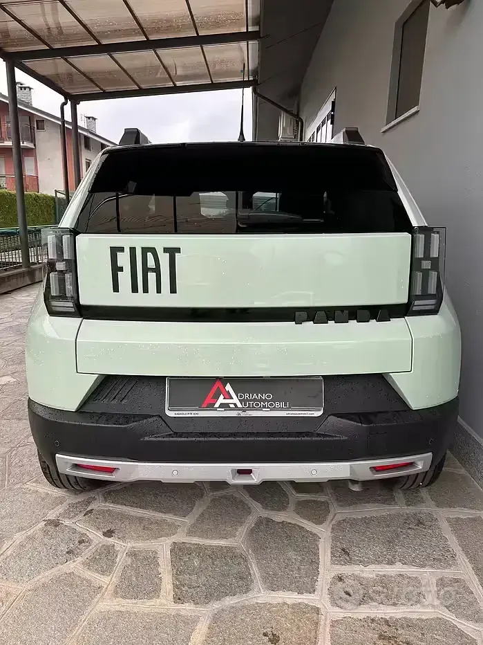 Nuova Fiat Grande Panda Icon 101 CV (74 kW) 2026 Blu Utilitaria