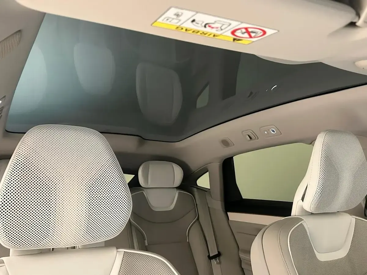 Nuova Volvo ES90 Ultra 244 kW (333 CV) 2026 Argento Berlina