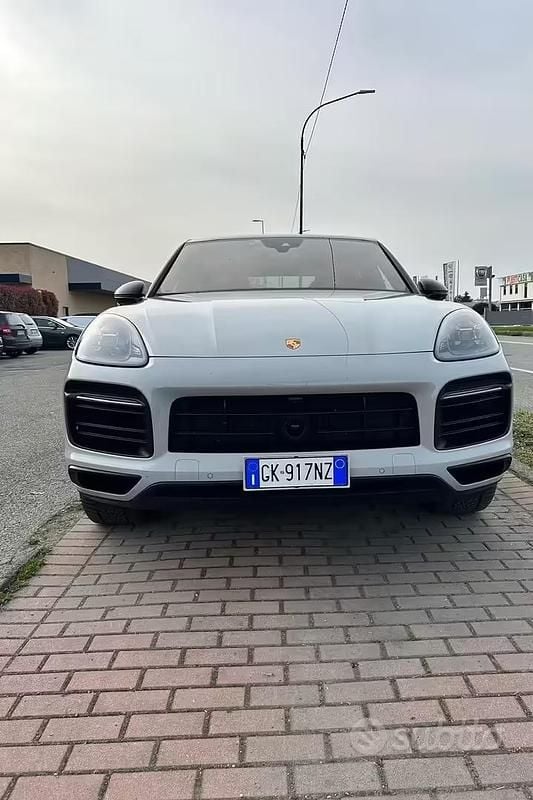 Usata Porsche Cayenne Platinum Edition 440 CV (323 kW) 2022 Grigio SUV