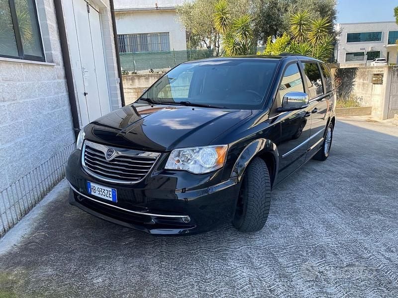 Usata Lancia Voyager 177 CV (130 kW) 2014 Nero Monovolume