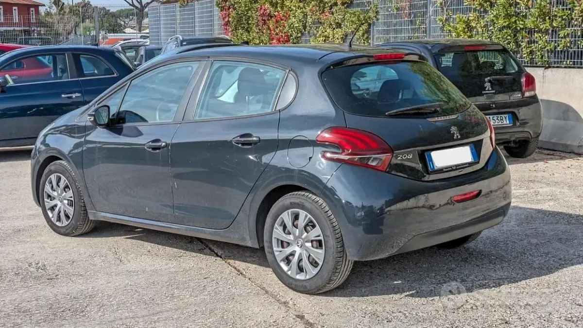 Usata Peugeot 208 83 CV (61 kW) 2019 Nero Utilitaria
