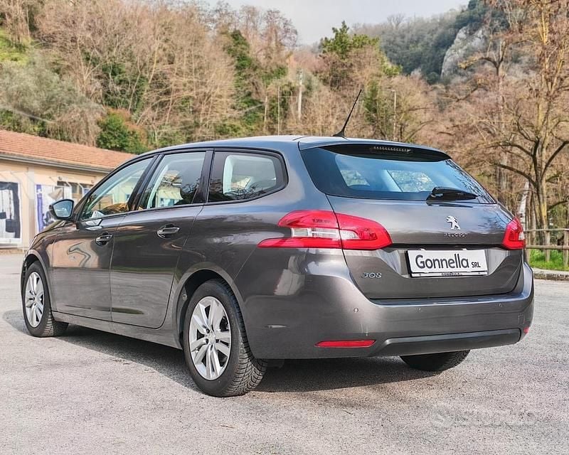 Usata Peugeot 308 Business-Line 130 CV (95 kW) 2018 Grigio Station wagon