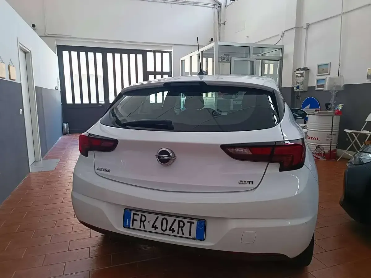 Usata Opel Astra Dynamic 110 CV (80 kW) 2018 Summit white Berlina