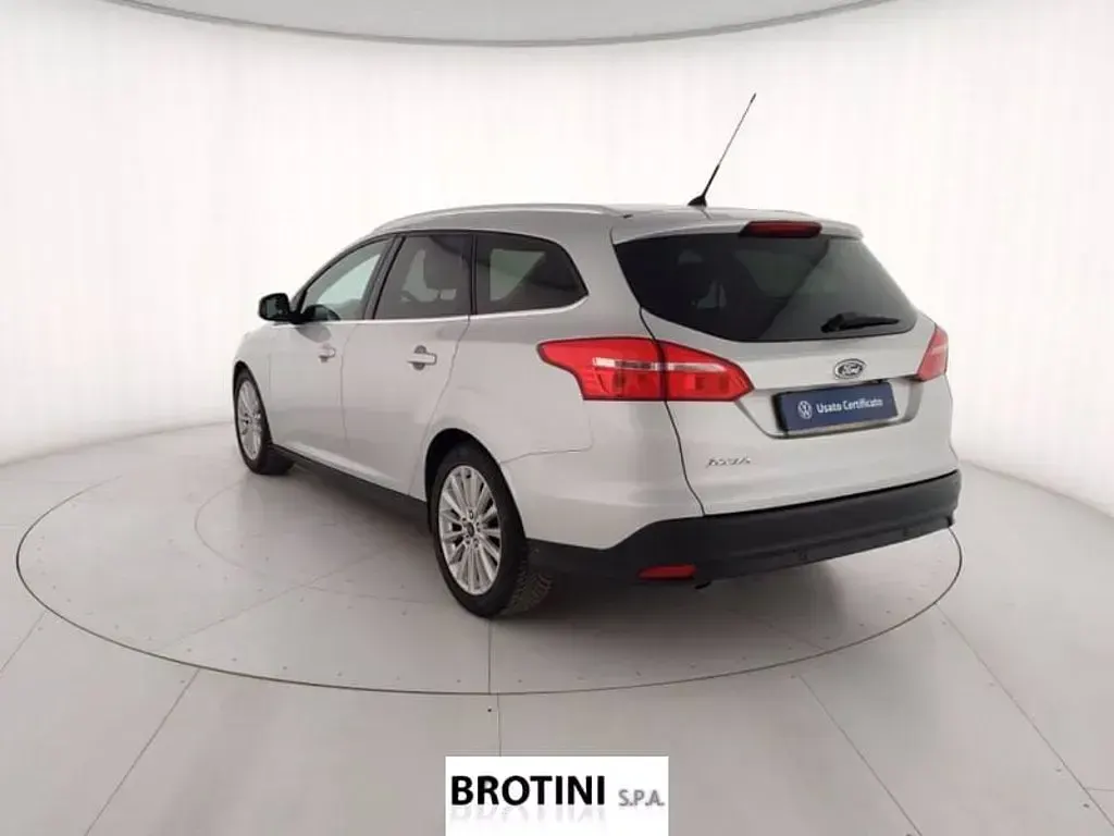 Usata Ford Focus Titanium 120 CV (88 kW) 2016 Argento metallizzato Station wagon