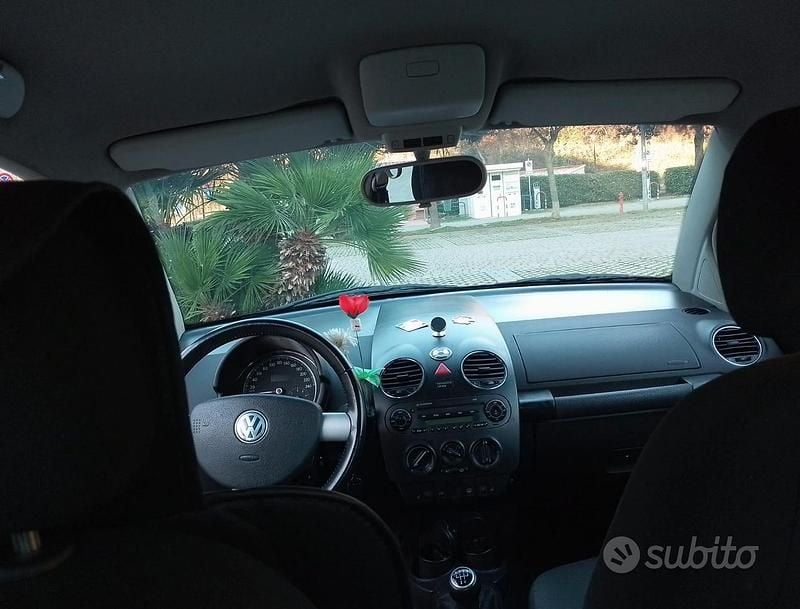 Usata VW New Beetle 101 CV (74 kW) 2007 Nero Utilitaria