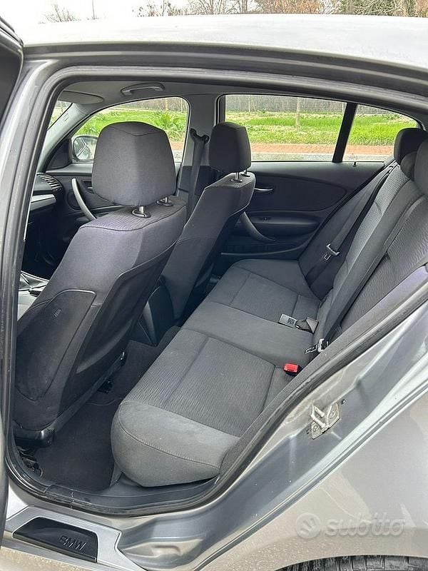 Usata BMW 118 143 CV (105 kW) 2010 Grigio Utilitaria