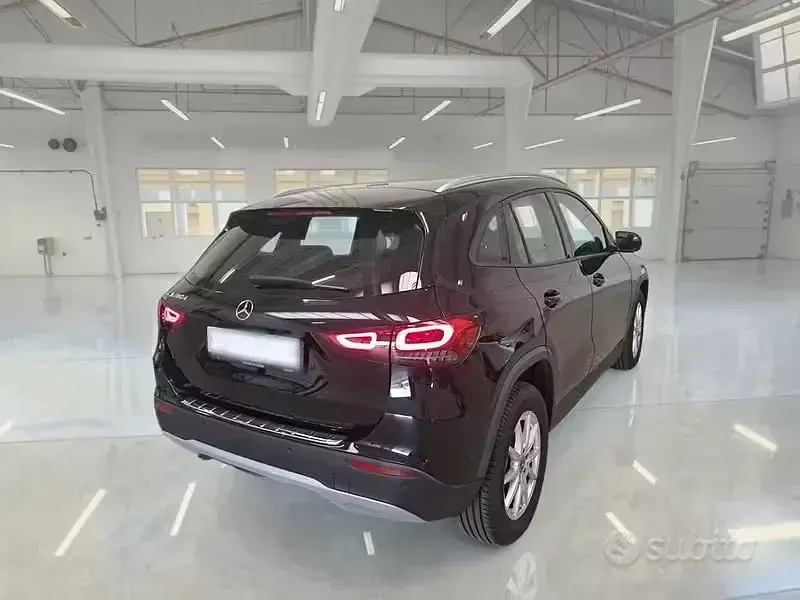 Usata Mercedes GLA180 Business 116 CV (85 kW) 2022 Nero SUV