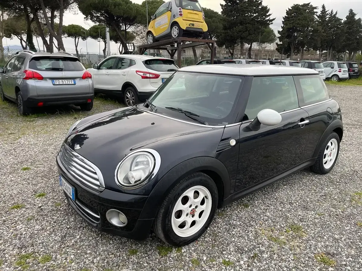Usata Mini Cooper D Pepper 109 CV (80 kW) 2009 Nero Utilitaria