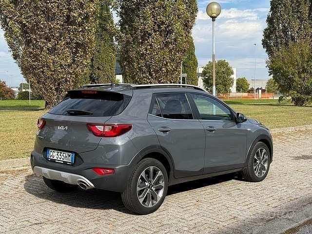 Usata Kia Stonic Style 101 CV (74 kW) 2022 Grigio SUV
