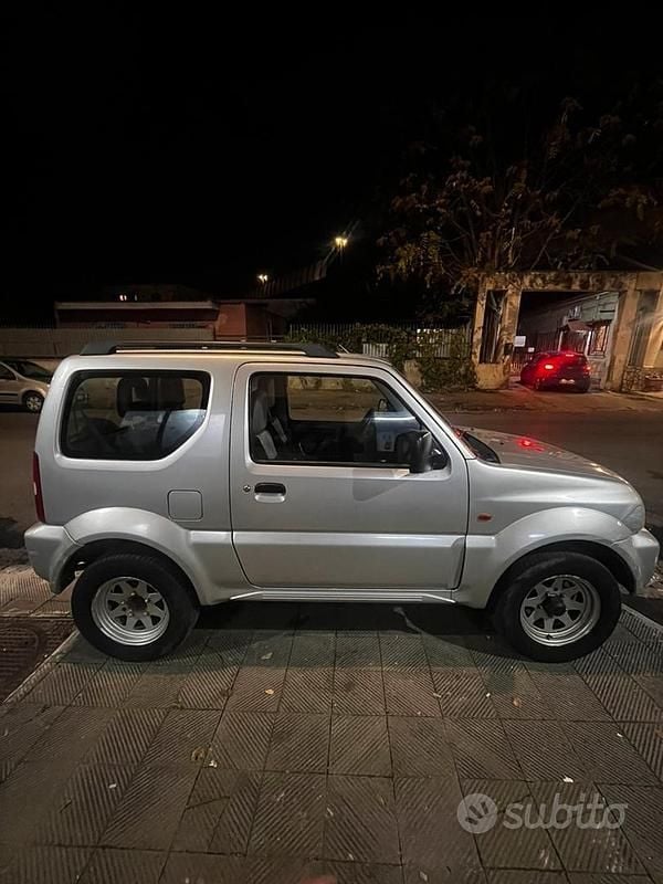 Usata Suzuki Jimny 82 CV (60 kW) 2002 Grigio SUV