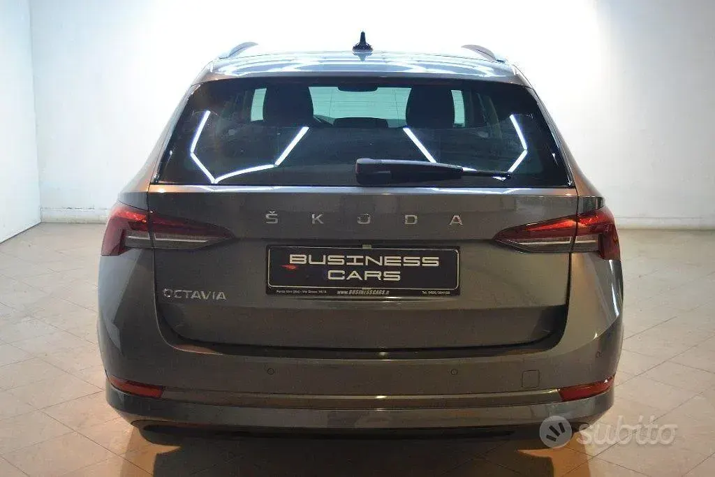 Usata Skoda Octavia Style 150 CV (110 kW) 2022 Grigio scuro Station wagon