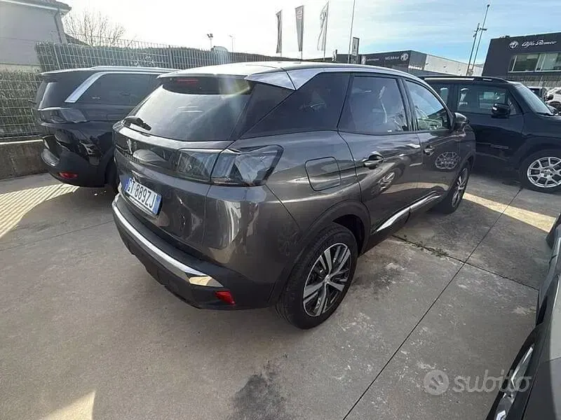 Usata Peugeot 3008 Allure 130 CV (95 kW) 2024 Grigio SUV