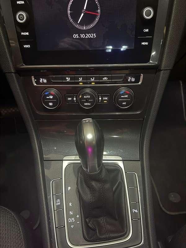 Blu/azzurro Usata 2019 VW Golf VII Tre volumi | 17.000 € (Buon prezzo) - Immagine 1/4