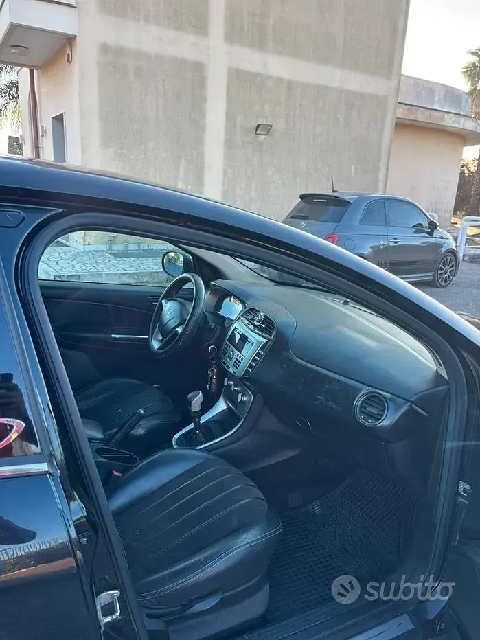 Usata Lancia Delta 165 CV (121 kW) 2009 Bluazzurro Utilitaria