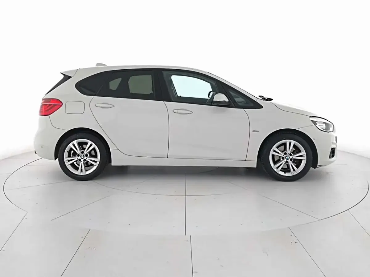 Usata BMW 220 Active Tourer Sport Line 190 CV (139 kW) 2016 Alpin white Monovolume