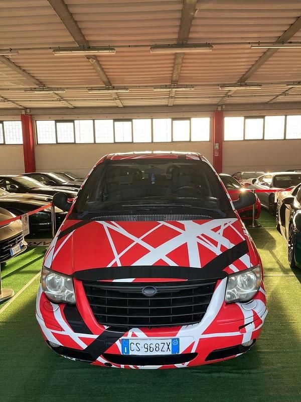 Usata Chrysler Voyager 149 CV (109 kW) 2006 Blu Monovolume