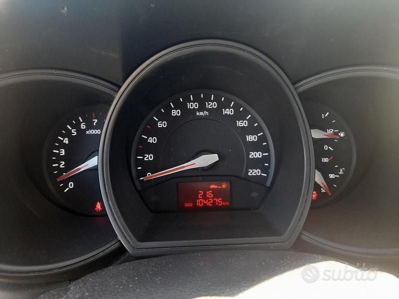 Usata Kia Rio LX 85 CV (62 kW) 2013 Grigio Berlina