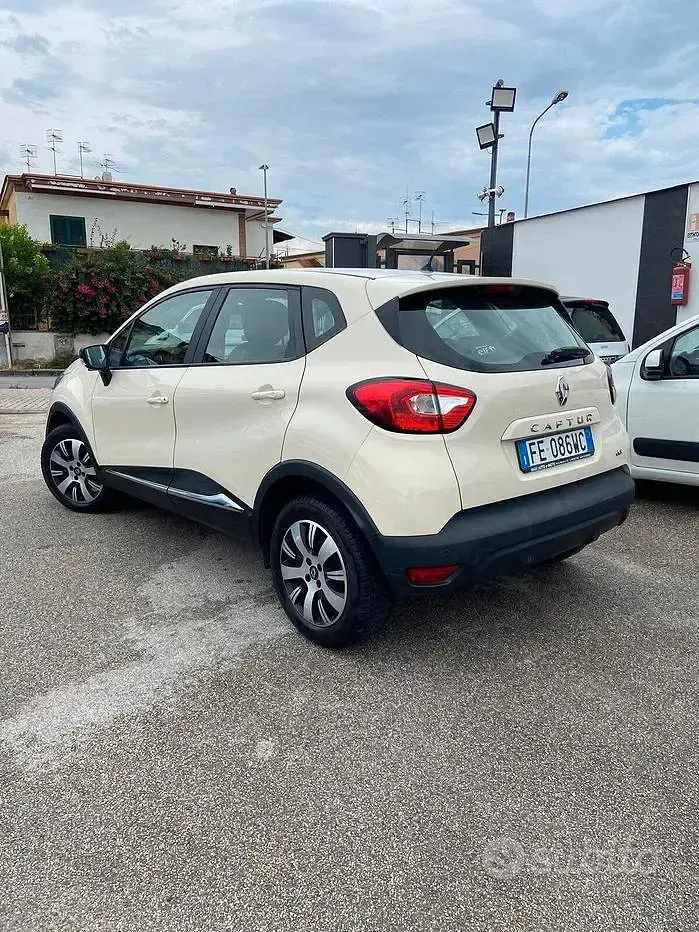 Usata Renault Captur Intens 110 CV (80 kW) 2016 Beige SUV