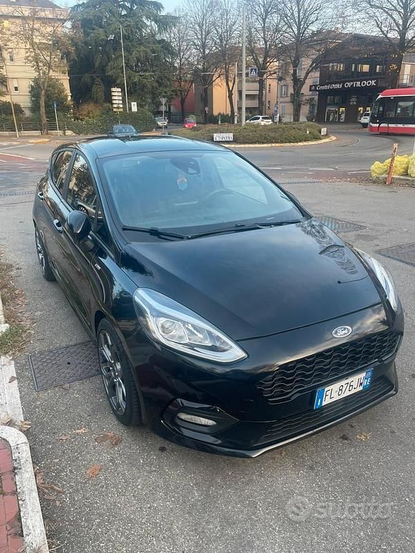 Usata Ford Fiesta ST-Line 120 CV (88 kW) 2017 Nero Berlina