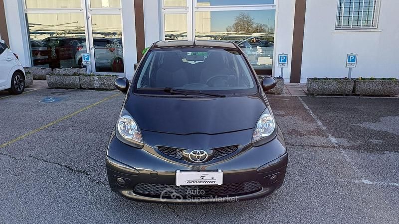 Usata Toyota Aygo Sol 68 CV (50 kW) 2006 Gray Utilitaria