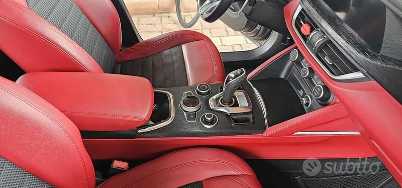 Usata Alfa Romeo Stelvio 190 CV (139 kW) 2020 Grigio SUV