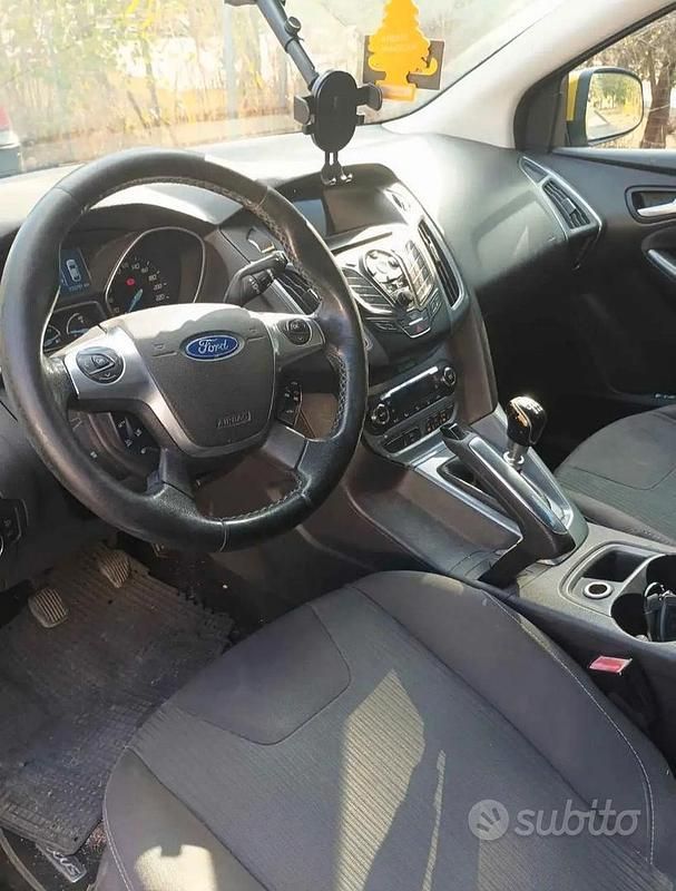Usata Ford Focus Titanium 116 CV (85 kW) 2011 Giallo Berlina