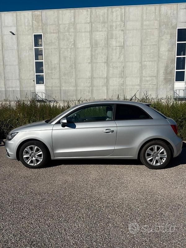 Usata Audi A1 Comfort 86 CV (63 kW) 2011 Grigio Utilitaria