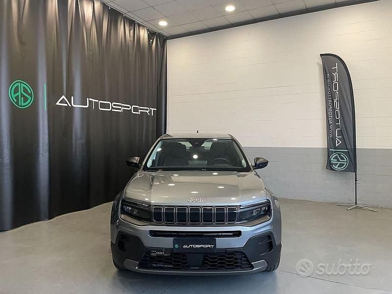 Nuova Jeep Avenger Longitude 101 CV (74 kW) 2025 Grigio SUV