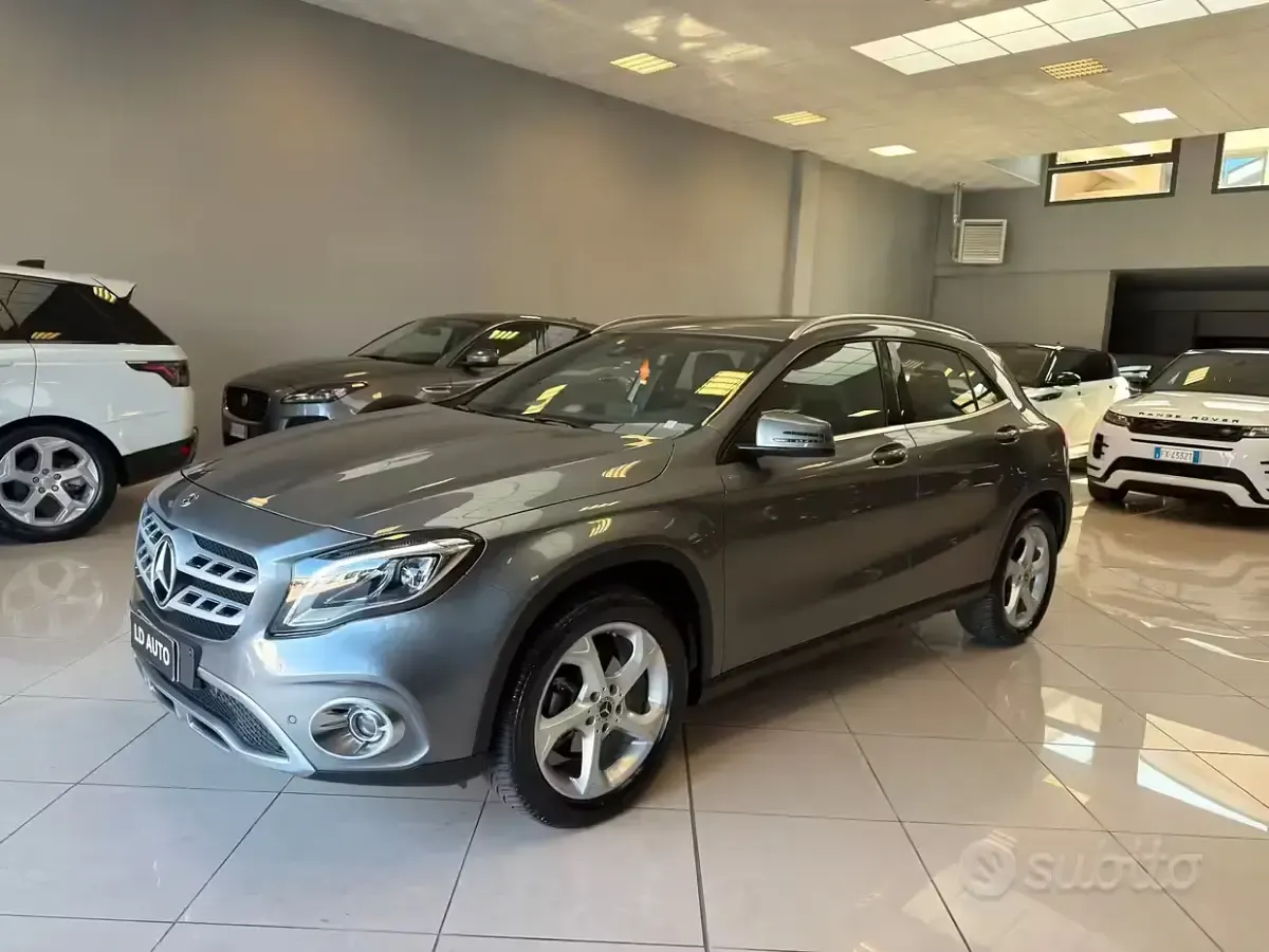 Usata Mercedes GLA180 Premium 109 CV (80 kW) 2017 Grigio SUV