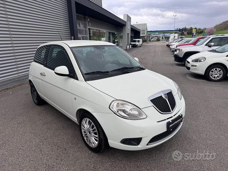Usata Lancia Ypsilon 69 CV (50 kW) 2014 Bianco Utilitaria