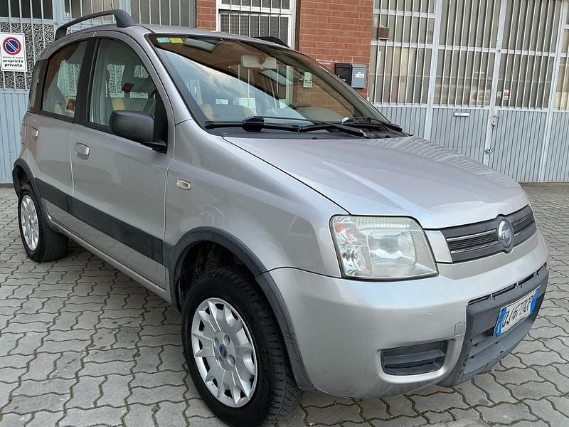 Usata Fiat Panda 4x4 Climbing 59 CV (43 kW) 2007 Argento Utilitaria