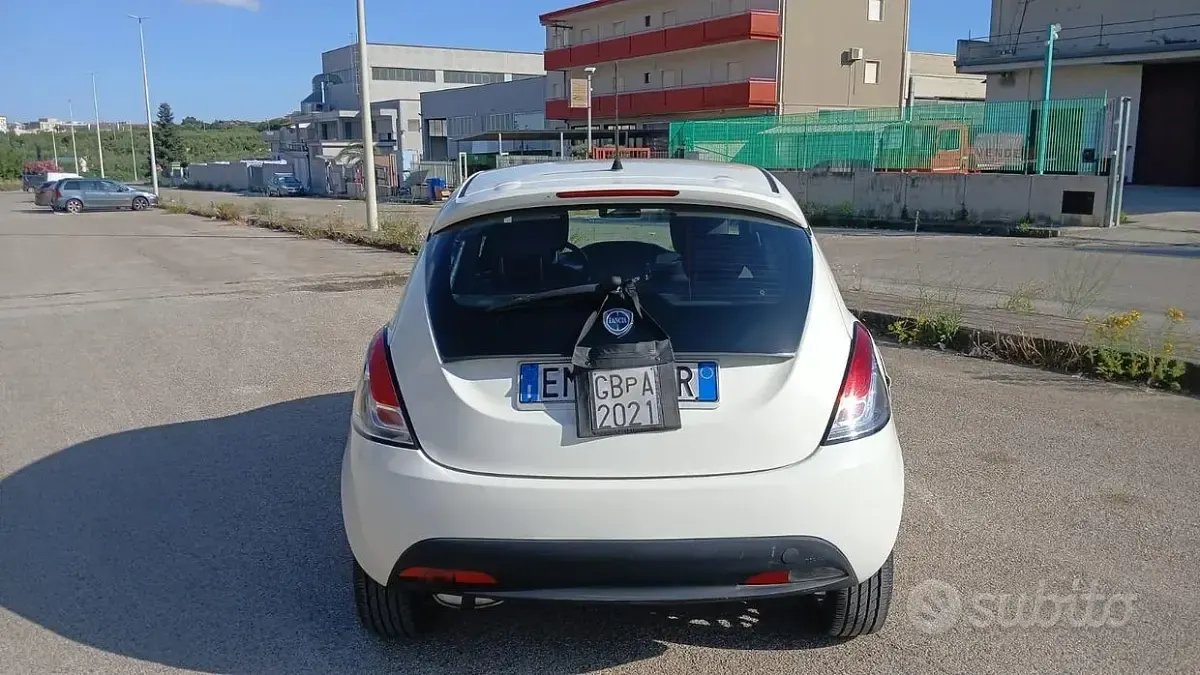 Usata Lancia Ypsilon 77 CV (56 kW) 2013 Bianco Utilitaria