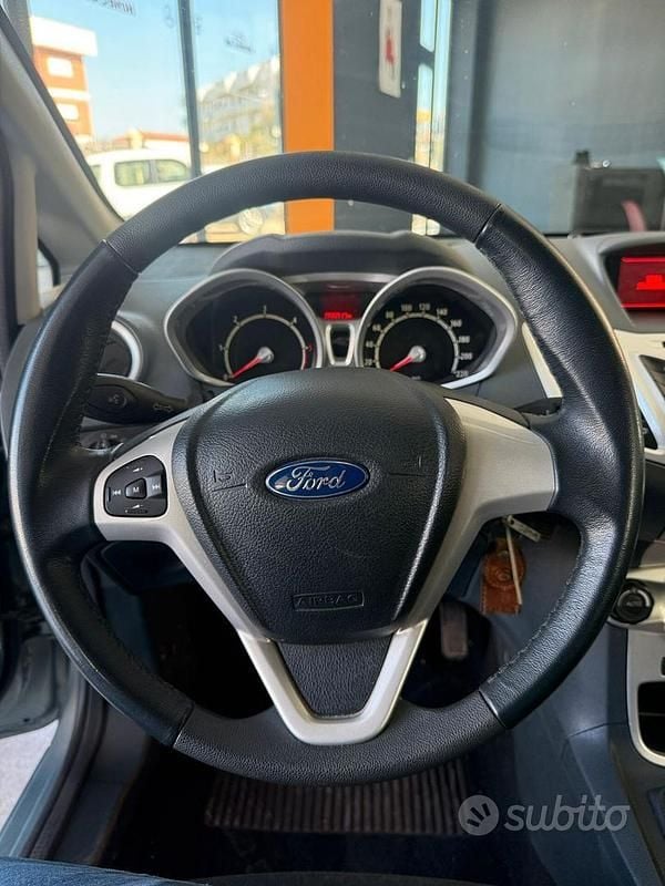 Usata Ford Fiesta Titanium 68 CV (50 kW) 2009 Blu Utilitaria