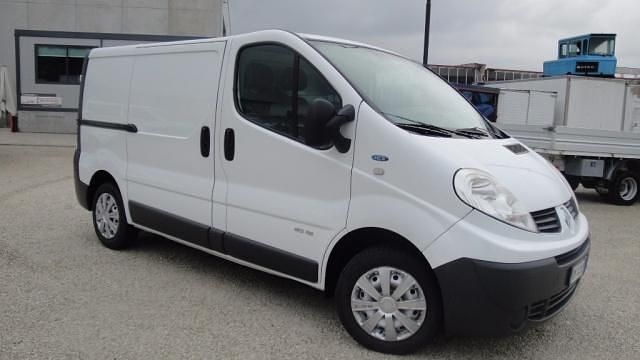 Usata Renault Trafic 114 CV (83 kW) 2008 Bianco pastello Monovolume