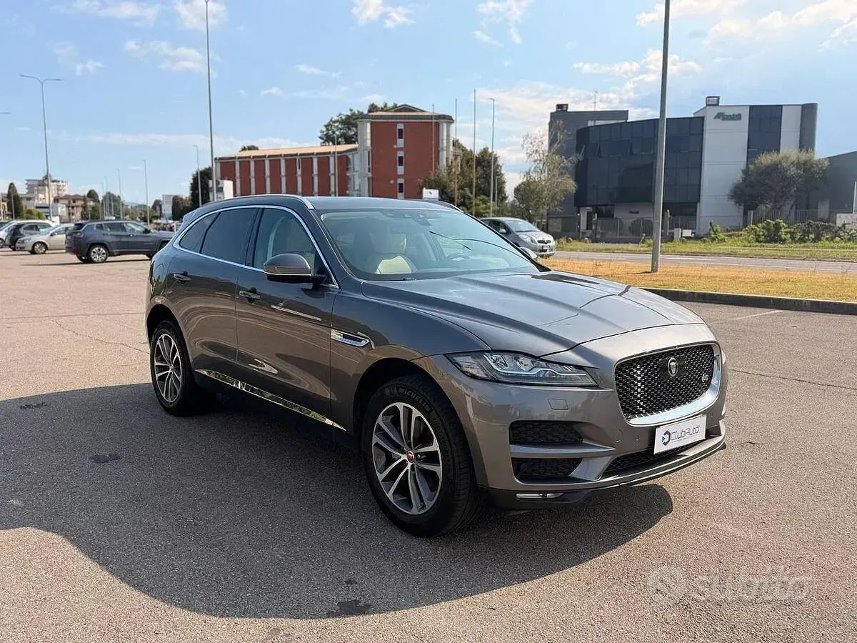 Usata Jaguar F-Pace R-Sport 180 CV (132 kW) 2016 Grigio SUV