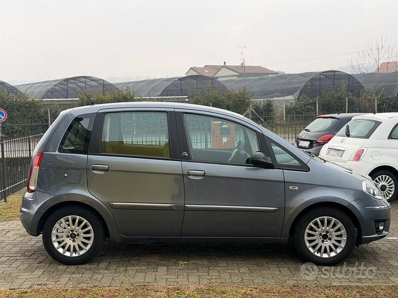 Usata Lancia Musa 77 CV (56 kW) 2012 Grigio Monovolume