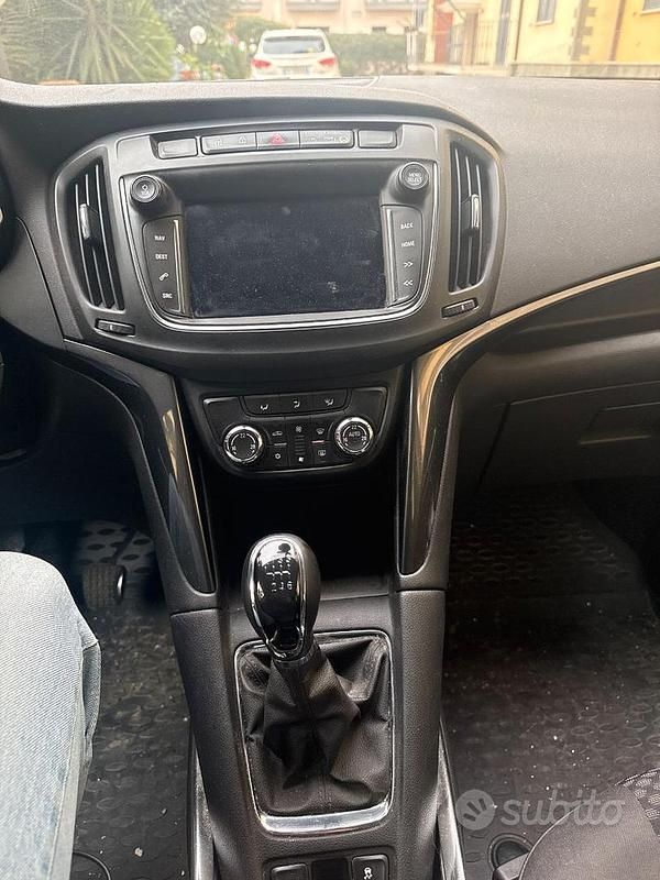 Usata Opel Zafira Business 135 CV (99 kW) 2017 Grigio Monovolume