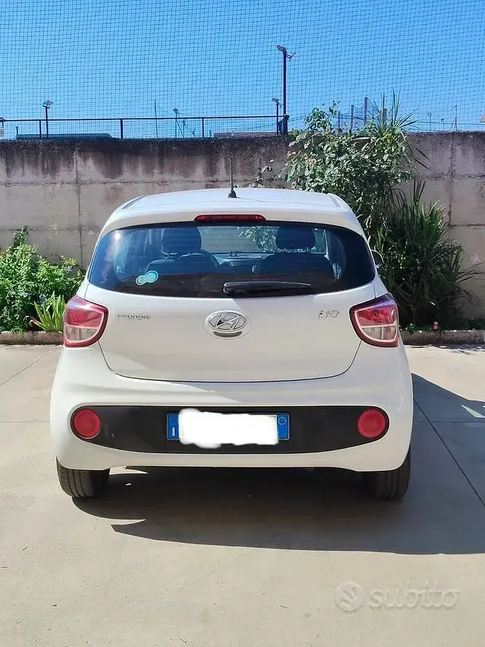 Usata Hyundai i10 69 CV (50 kW) 2017 Bianco Utilitaria