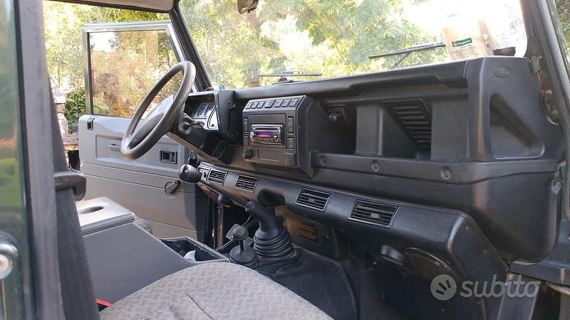 Usata Land Rover Defender 122 CV (89 kW) 2002 Verde SUV