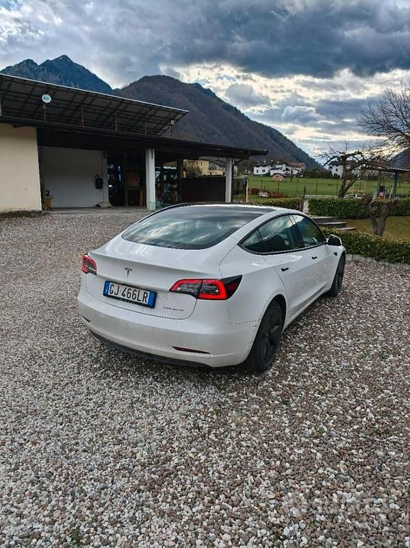 Usata Tesla Model 3 235 kW (320 CV) 2022 Bianco Berlina