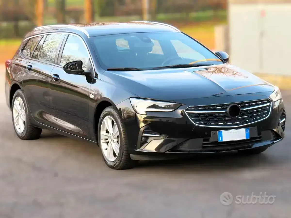 Usata Opel Insignia Sport 174 CV (127 kW) 2022 Nero Station wagon