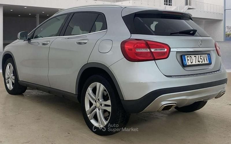 Usata Mercedes GLA200 Premium 156 CV (114 kW) 2016 Argento SUV