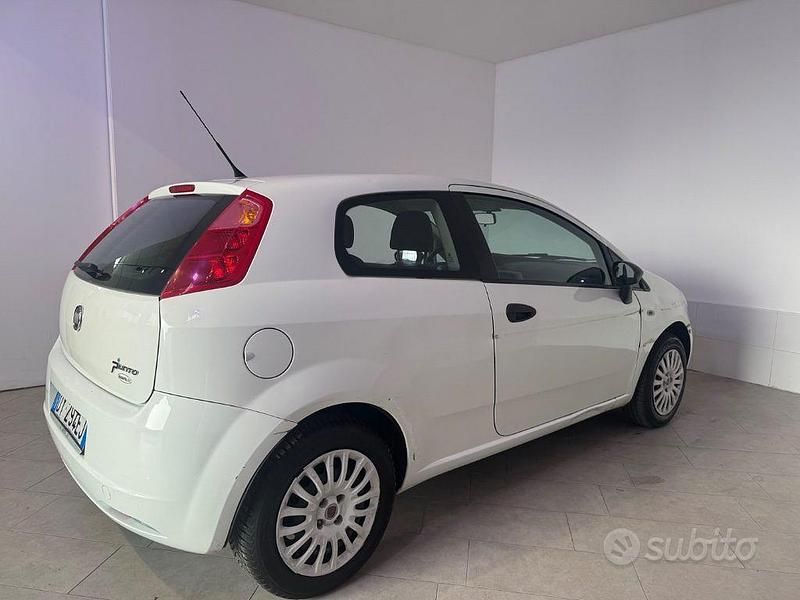 Usata Fiat Grande Punto 65 CV (47 kW) 2009 Bianco Utilitaria