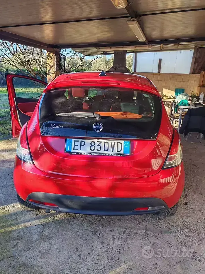 Usata Lancia Ypsilon 69 CV (50 kW) 2013 Rosso Utilitaria