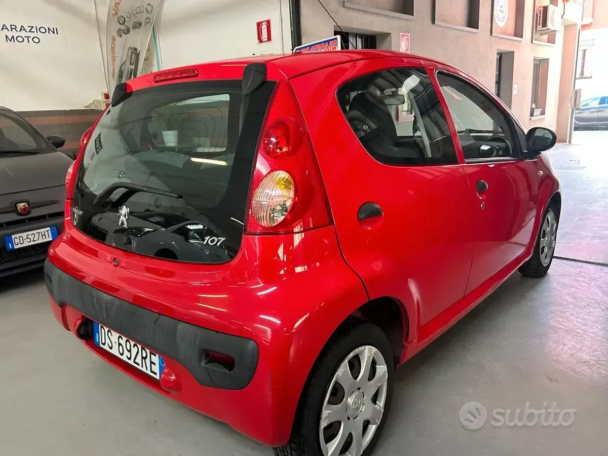 Usata Peugeot 107 68 CV (50 kW) 2009 Rosso Utilitaria