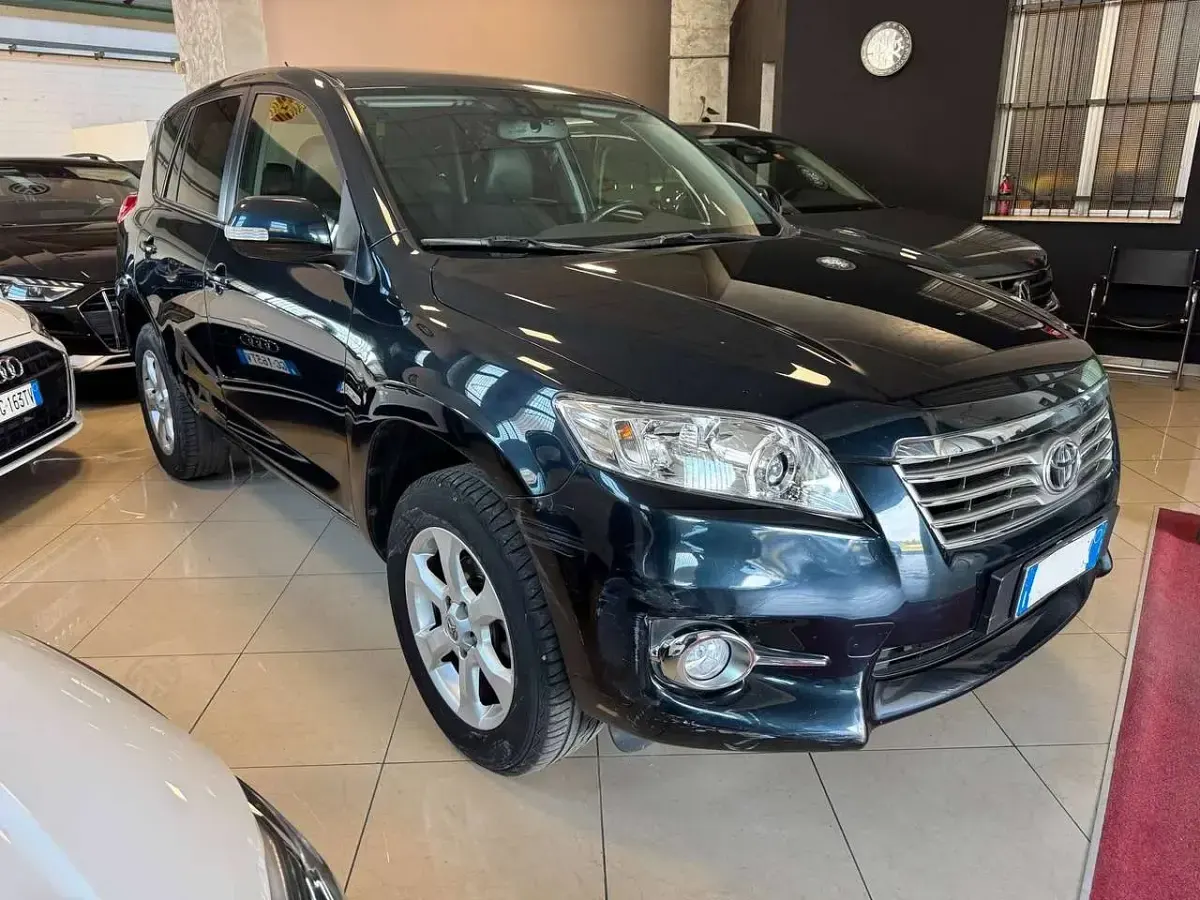 Usata Toyota RAV4 158 CV (116 kW) 2011 Blu/azzurro SUV